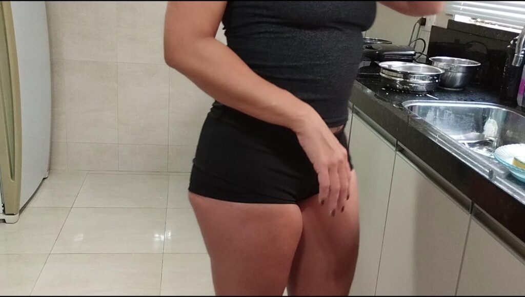 Sexo na cozinha com cunhada